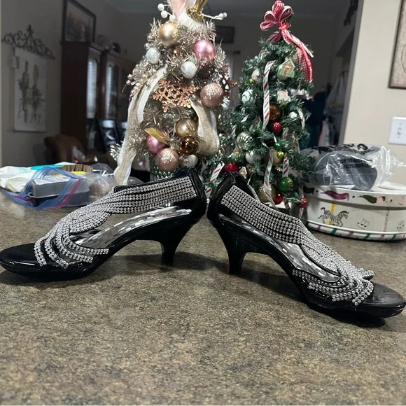 Delicacy Rhinestone Embellished Zippered Black Heels size 8 - Picture 4 of 8
